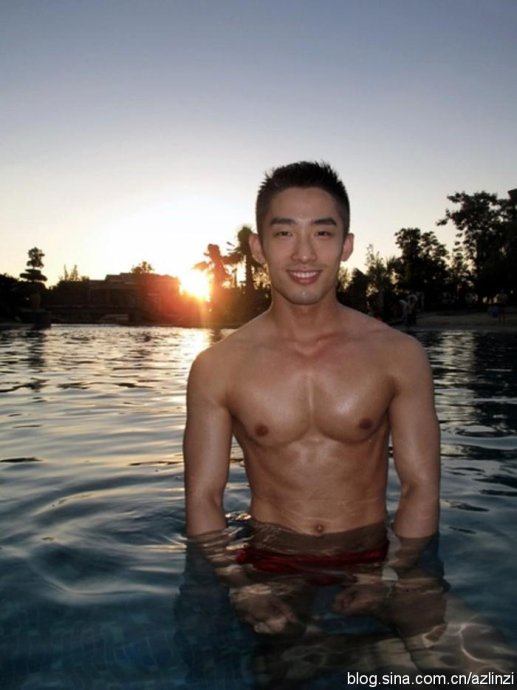 ถ้าจะหล่อแบบนี้ สักทีสองทีจะไม่ลืมพระคุณ