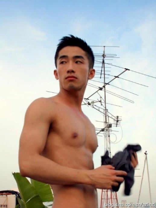 ถ้าจะหล่อแบบนี้ สักทีสองทีจะไม่ลืมพระคุณ