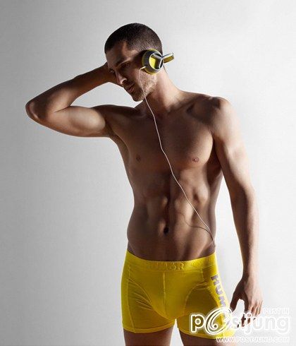 Clint Mauro for La Maisons Simons