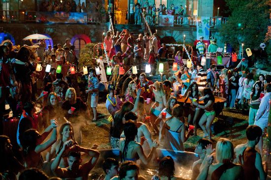 หนังใหม่ So Undercover ขอเฟคเป็นสาวไฮ