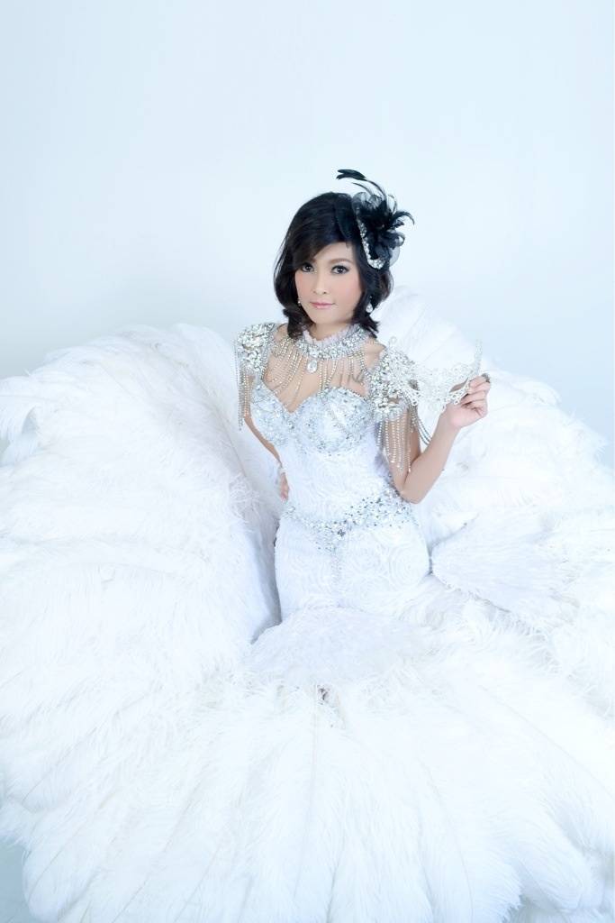 แมงปอ ชลธิชา อาร์สยาม ชุดหงส์สวยมาก