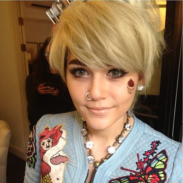 ชมพู่ กับลุ็ค สาวพังค์ ร็อค เปรี้ยวเท่ม๊วากกกก