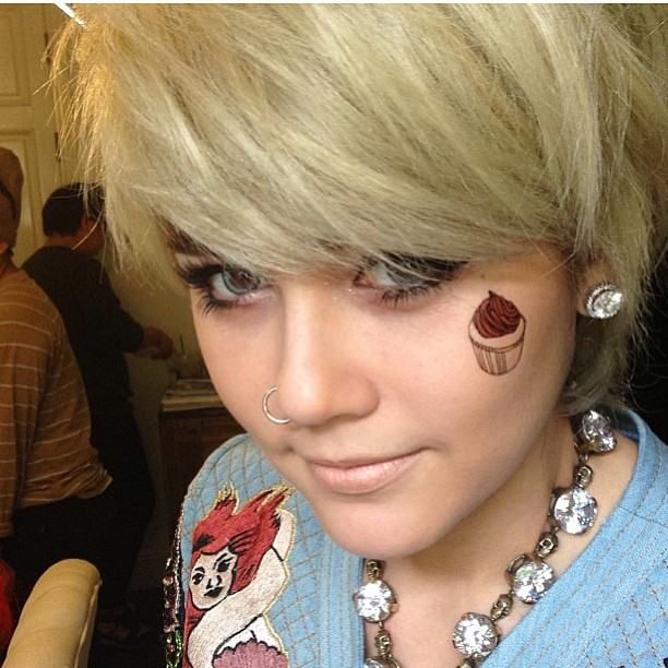 ชมพู่ กับลุ็ค สาวพังค์ ร็อค เปรี้ยวเท่ม๊วากกกก