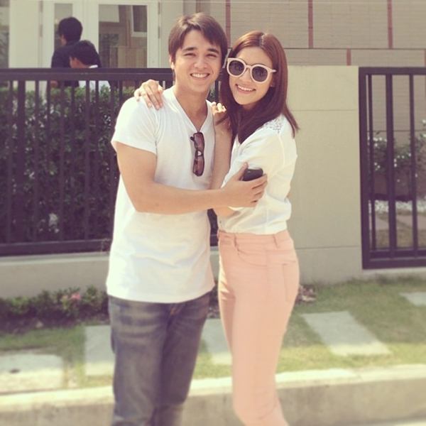 คิมเบอร์ลี่ ยิ้มแก้มปริ เพื่อนดาราเซอร์ไพรส์วันเกิดสุดอบอุ่น