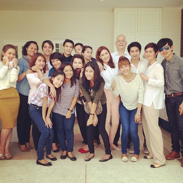 คิมเบอร์ลี่ ยิ้มแก้มปริ เพื่อนดาราเซอร์ไพรส์วันเกิดสุดอบอุ่น