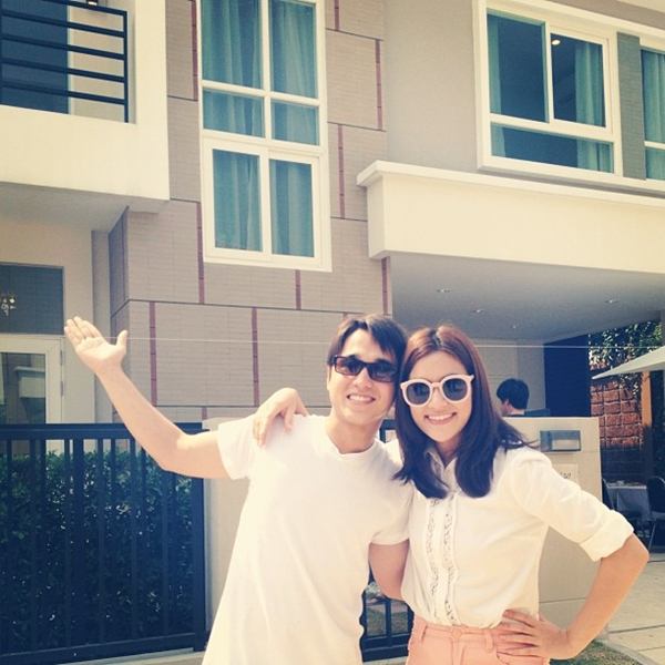 คิมเบอร์ลี่ ยิ้มแก้มปริ เพื่อนดาราเซอร์ไพรส์วันเกิดสุดอบอุ่น