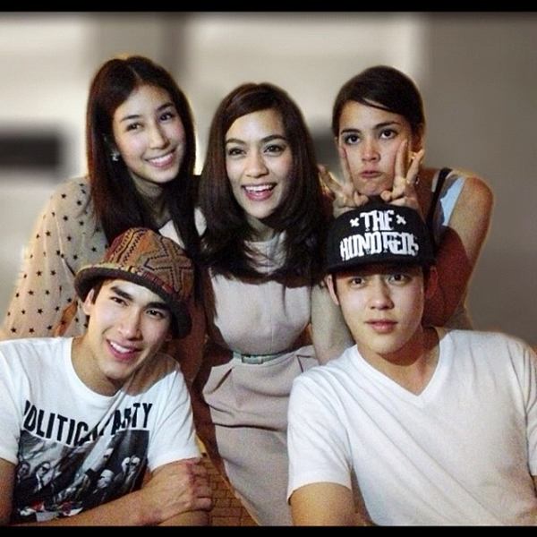 คิมเบอร์ลี่ ยิ้มแก้มปริ เพื่อนดาราเซอร์ไพรส์วันเกิดสุดอบอุ่น