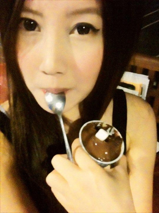 รุ้งเฑียณ อูนากูล หรือลำดวน นางเอก จากละครเรื่อง เบญจาคีตาความรัก เธออำลาวงการไปเป็น air hostess