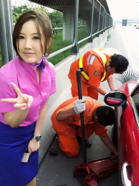 รุ้งเฑียณ อูนากูล หรือลำดวน นางเอก จากละครเรื่อง เบญจาคีตาความรัก เธออำลาวงการไปเป็น air hostess