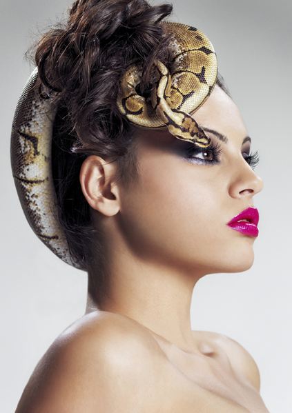 ไฮแฟชั่น บิวตี้ช็อต กับงู จาก Greece next top model