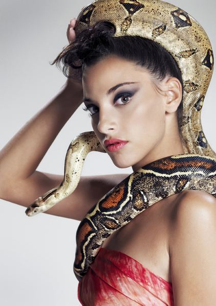 ไฮแฟชั่น บิวตี้ช็อต กับงู จาก Greece next top model