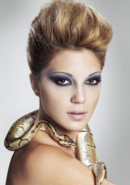 ไฮแฟชั่น บิวตี้ช็อต กับงู จาก Greece next top model