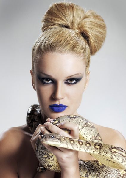 ไฮแฟชั่น บิวตี้ช็อต กับงู จาก Greece next top model