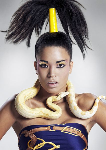 ไฮแฟชั่น บิวตี้ช็อต กับงู จาก Greece next top model