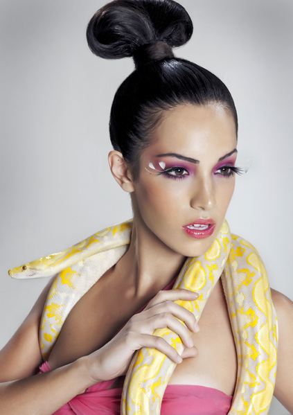 ไฮแฟชั่น บิวตี้ช็อต กับงู จาก Greece next top model