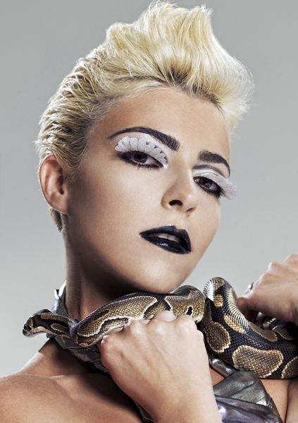 ไฮแฟชั่น บิวตี้ช็อต กับงู จาก Greece next top model