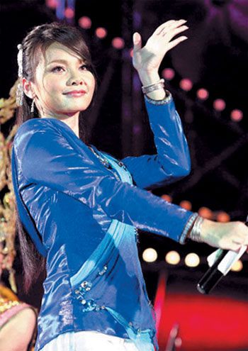 ลูกทุ่ง สาวต้นแบบต้อง  ฝน-ต่าย