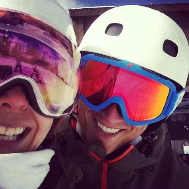 พอลล่า จูงมือ น้องไลลา เล่นสกีที่อเมริกา