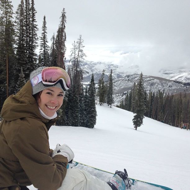 พอลล่า จูงมือ น้องไลลา เล่นสกีที่อเมริกา