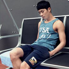 แฟชั่น กางเกงผ้ายืด เสน่ห์แมน ๆ สำหรับผู้ชายสไตล์สปอร์ต