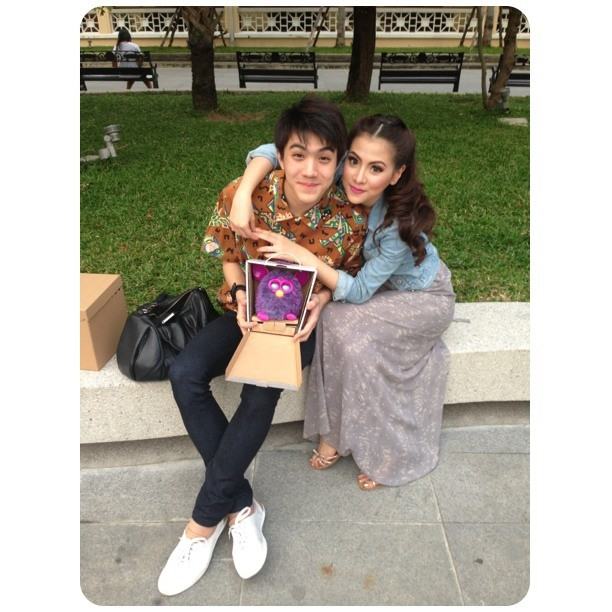 ใบเฟิร์น กับ ญาญ่า ใครน่ารัก สดใสกว่ากัน