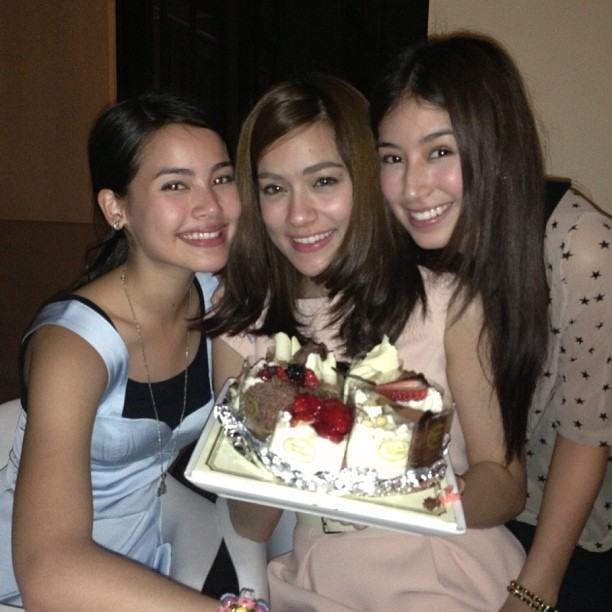 ใบเฟิร์น กับ ญาญ่า ใครน่ารัก สดใสกว่ากัน