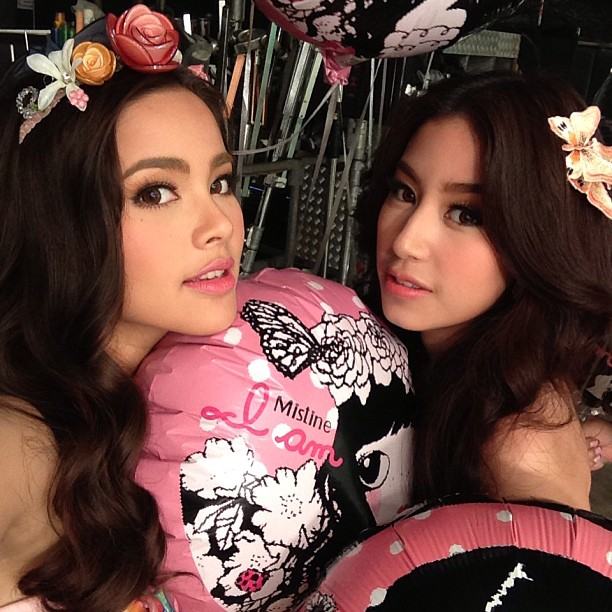 ใบเฟิร์น กับ ญาญ่า ใครน่ารัก สดใสกว่ากัน