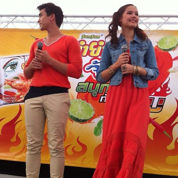 ใบเฟิร์น กับ ญาญ่า ใครน่ารัก สดใสกว่ากัน