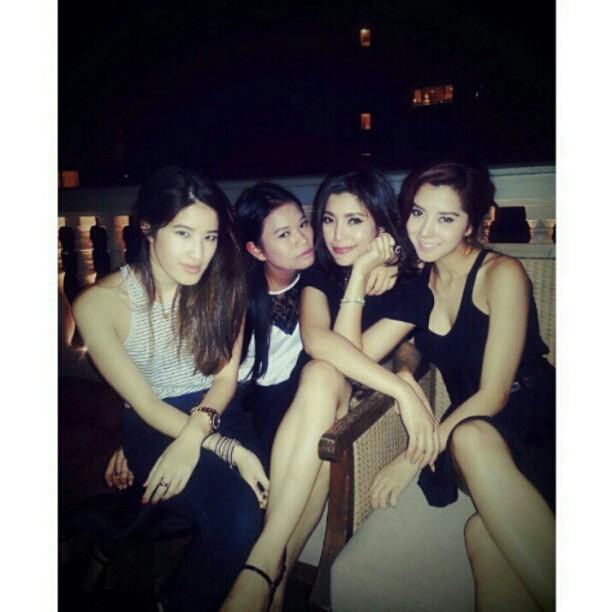 เอมมี่ มกรต สุดปลื้ม! เพื่อนซี้-แฟนคลับ เซอร์ไพรส์วันเกิดอายุ 29 ปี