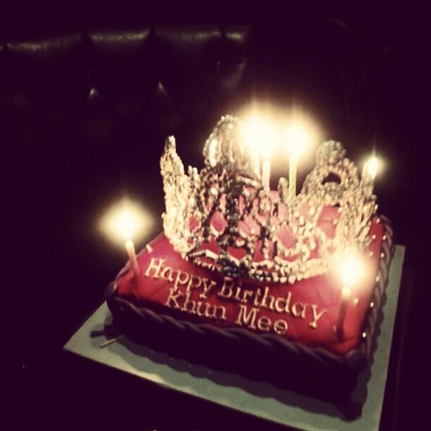 เอมมี่ มกรต สุดปลื้ม! เพื่อนซี้-แฟนคลับ เซอร์ไพรส์วันเกิดอายุ 29 ปี