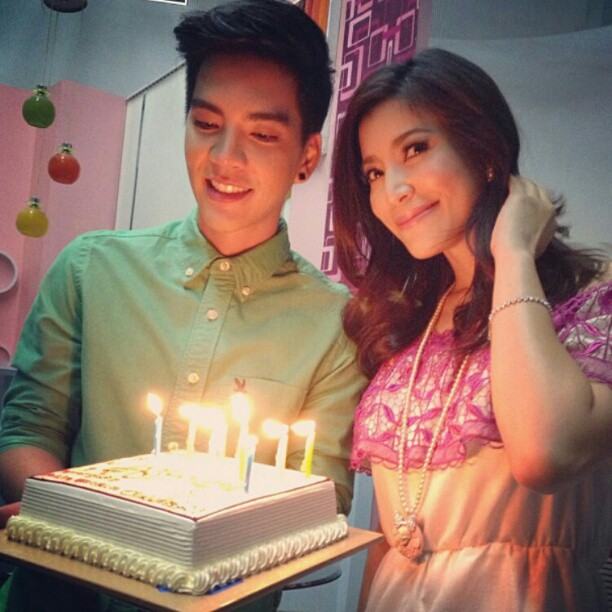 เอมมี่ มกรต สุดปลื้ม! เพื่อนซี้-แฟนคลับ เซอร์ไพรส์วันเกิดอายุ 29 ปี