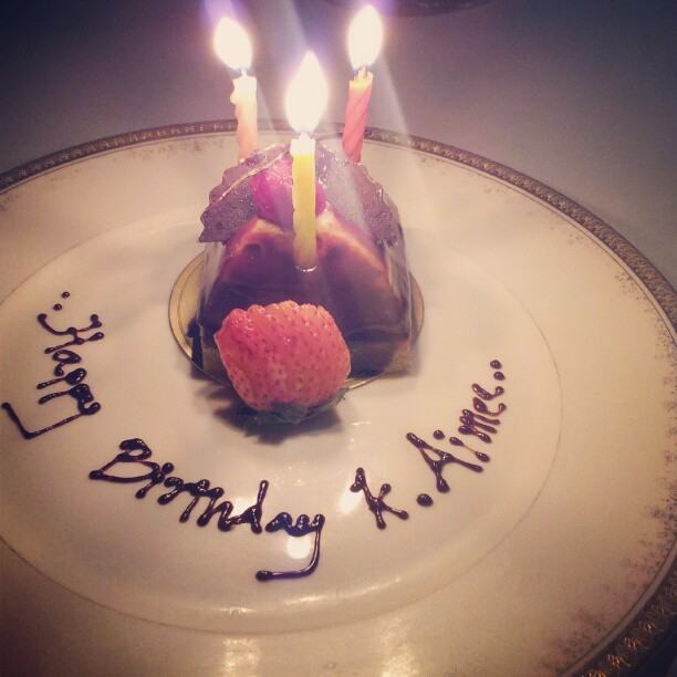 เอมมี่ มกรต สุดปลื้ม! เพื่อนซี้-แฟนคลับ เซอร์ไพรส์วันเกิดอายุ 29 ปี