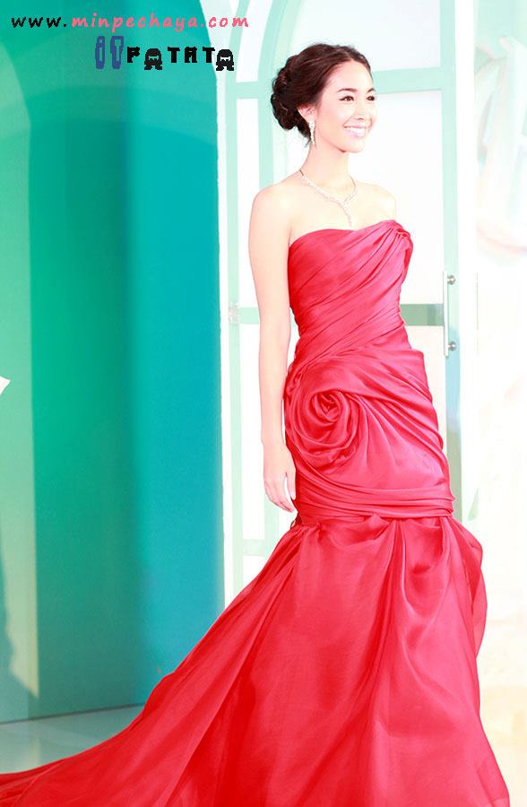 มิน พีชญา