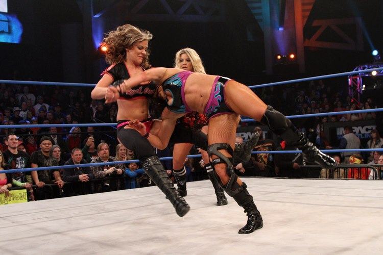 นักมวยปล้ำ ญ TNA