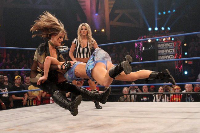 นักมวยปล้ำ ญ TNA