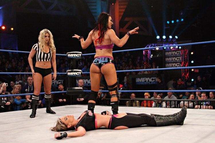 นักมวยปล้ำ ญ TNA