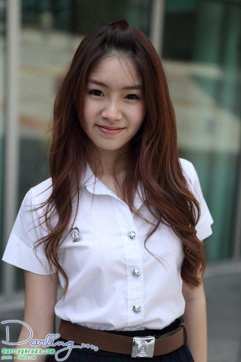 ดาราในชุดนักศึกษา