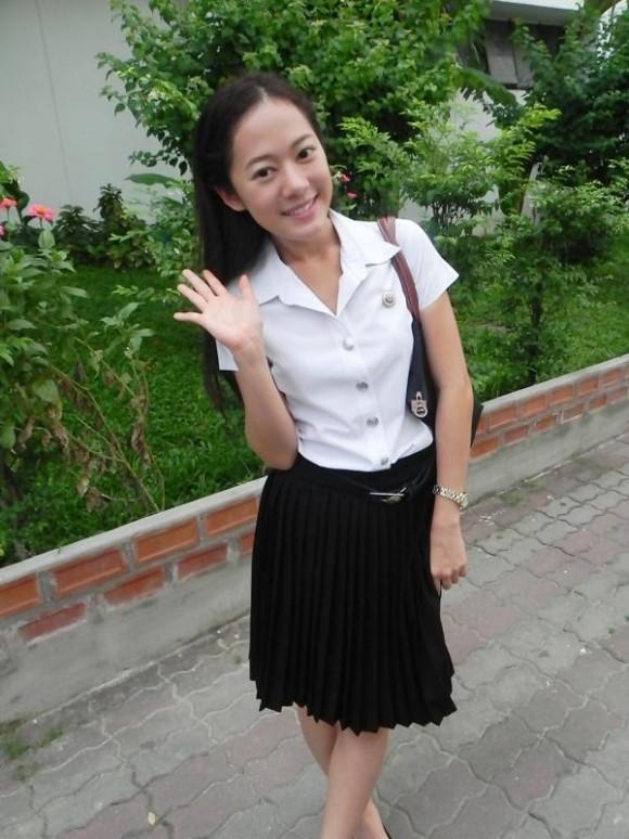 ดาราในชุดนักศึกษา