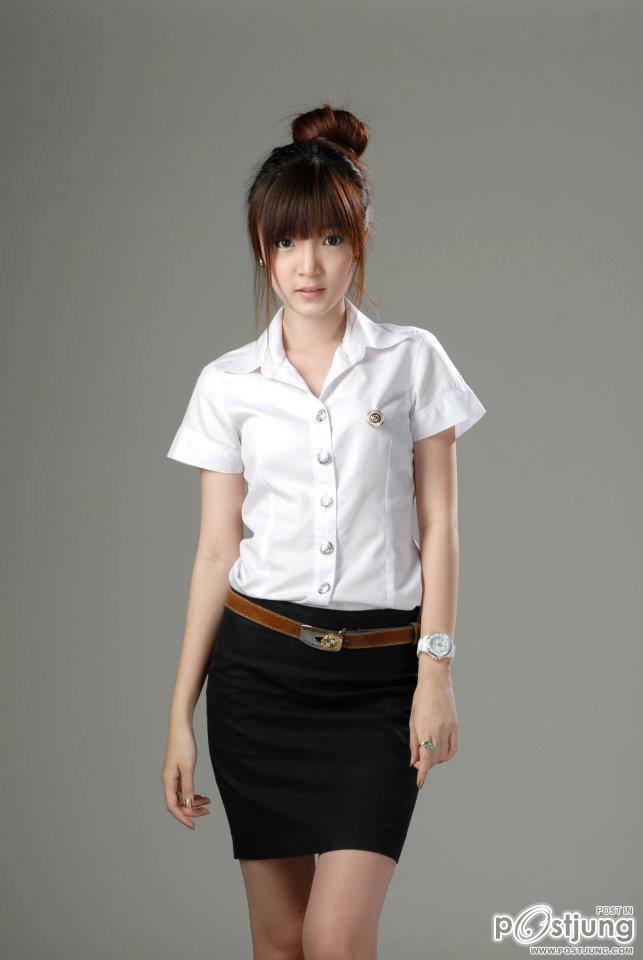 ดาราในชุดนักศึกษา