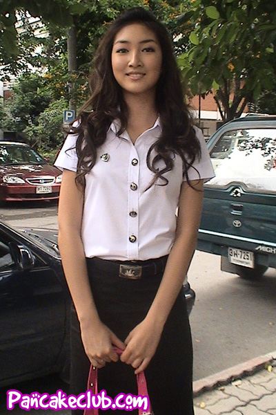 ดาราในชุดนักศึกษา