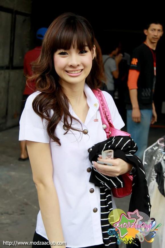 ดาราในชุดนักศึกษา