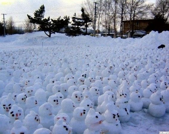 ตุ๊กตาหิมะ รูปร่างแปลกๆ สวยๆ ทั่วทุกมุมโลก
