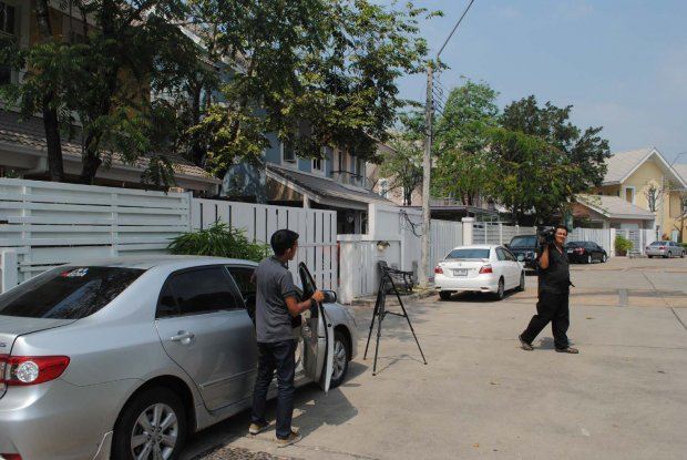 'แพนเค้ก' ชิ่ง ! หนีนักข่าวยิ่งกว่าในหนัง ใช้รถ 4 คัน ขับออกจากบ้านพร้อมกัน หลอกล่อไม่ให้รู้ว่าอยู่ใ