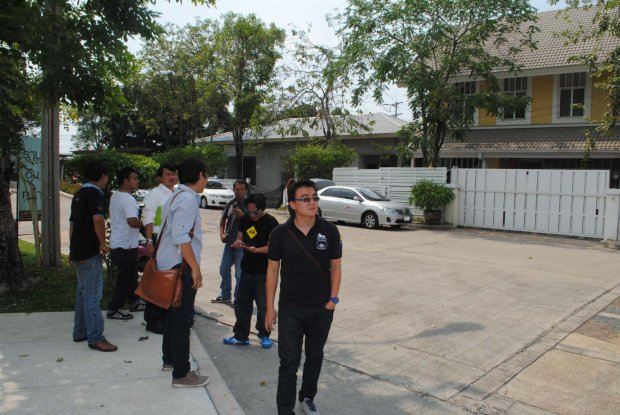 'แพนเค้ก' ชิ่ง ! หนีนักข่าวยิ่งกว่าในหนัง ใช้รถ 4 คัน ขับออกจากบ้านพร้อมกัน หลอกล่อไม่ให้รู้ว่าอยู่ใ