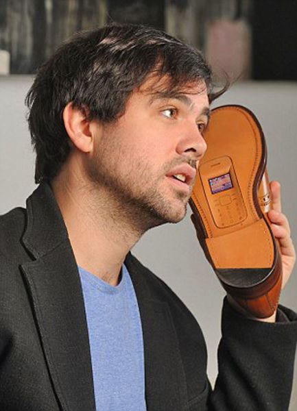 มือถือรองเท้า นี่มันโทรศัพท์ ที่แปลกสุดเท่าที่เคยมีมาแล้ว