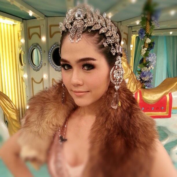 ดาราหน้าสวย @chompoo