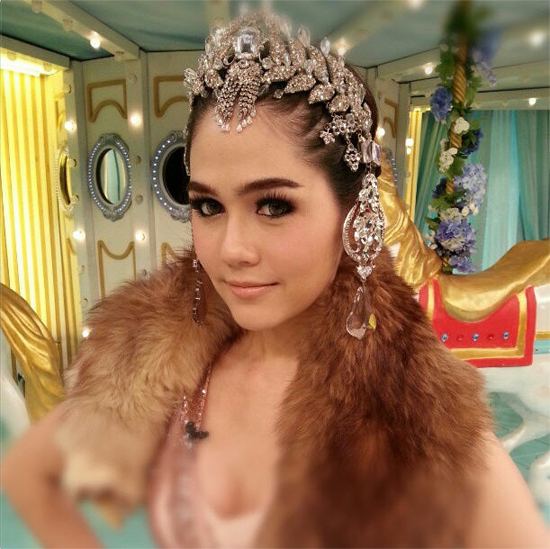 แฟชั่น ทรงผม ชมพู่ อารยา สวยเป๊ะ น่ารักทุกทรง!!