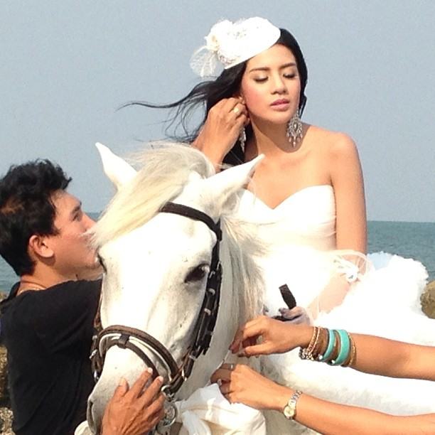 ใบเตย อาร์สยาม ในชุดเจ้าสาว จาก FINALE WEDDING MAGAZINE VOL.7