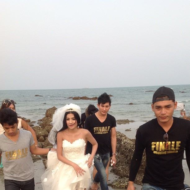 ใบเตย อาร์สยาม ในชุดเจ้าสาว จาก FINALE WEDDING MAGAZINE VOL.7