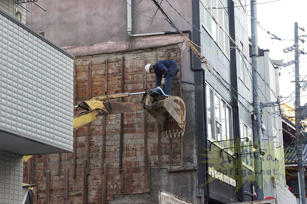 ภาพการใช้ชีวิตแบบเสี่ยงๆ ไม่มีลิมิตชีวิตเกินร้อย